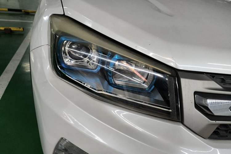 Used CHANGAN CS75 2014 1.8T Automatic Elite Model China IV Standard Right Front Headlight