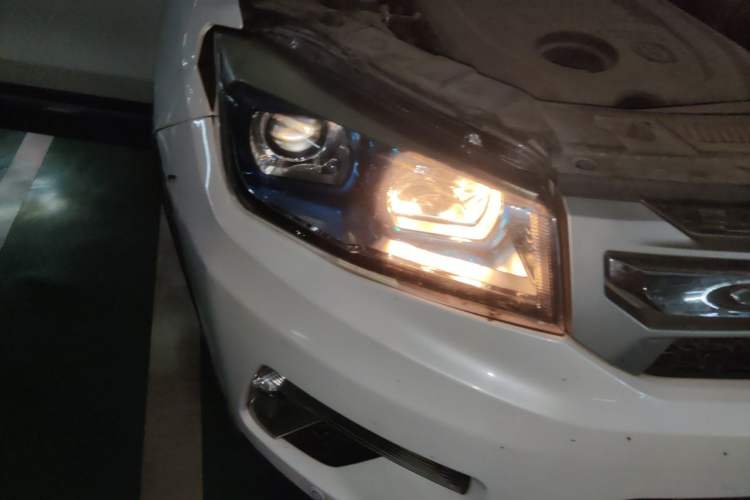 Used CHANGAN CS75 2014 1.8T Automatic Elite Model China IV Standard Right Front Headlight