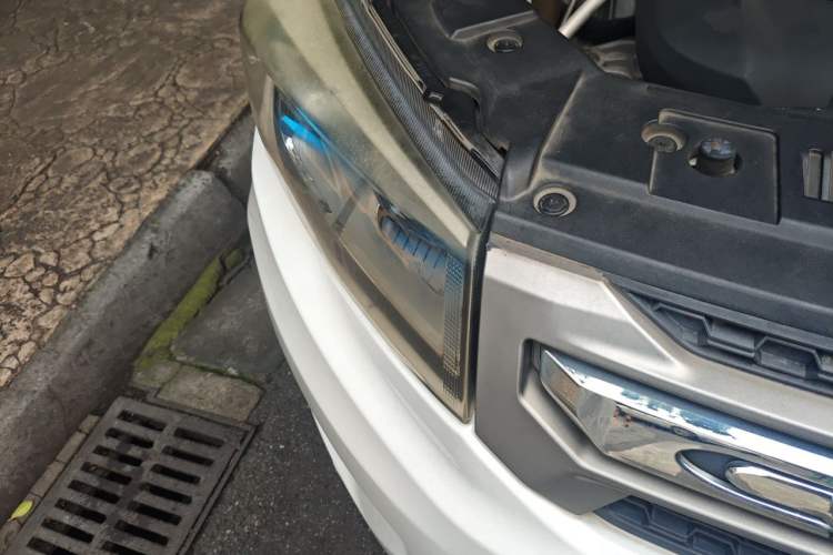 Used CHANGAN CS75 2014 2.0L Manual Luxury Version China IV Standard Right Front Headlight