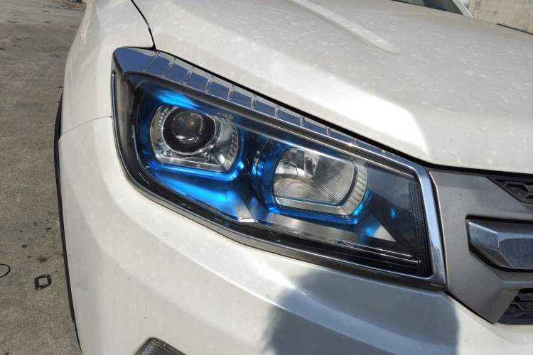 Used CHANGAN CS75 2014 2.0L Manual Luxury Version China IV Standard Right Front Headlight