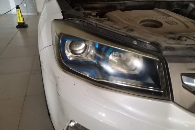 Used CHANGAN CS75 2014 1.8T Automatic Elite Model China IV Standard Right Front Headlight