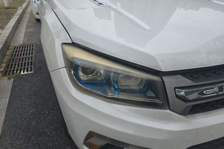 Used CHANGAN CS75 2014 2.0L Manual Luxury Version China IV Standard Right Front Headlight