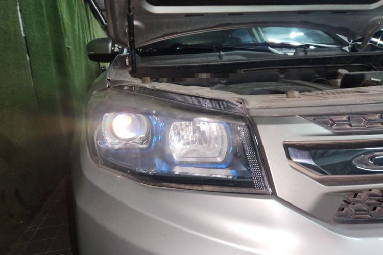 Used CHANGAN CS75 2014 1.8T Automatic Elite Model China IV Standard Right Front Headlight