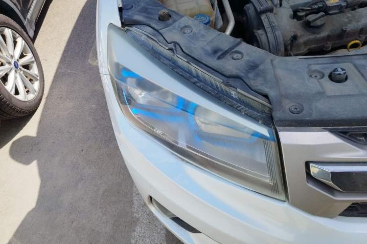 Used CHANGAN CS75 2014 2.0L Manual Luxury Version China IV Standard Right Front Headlight
