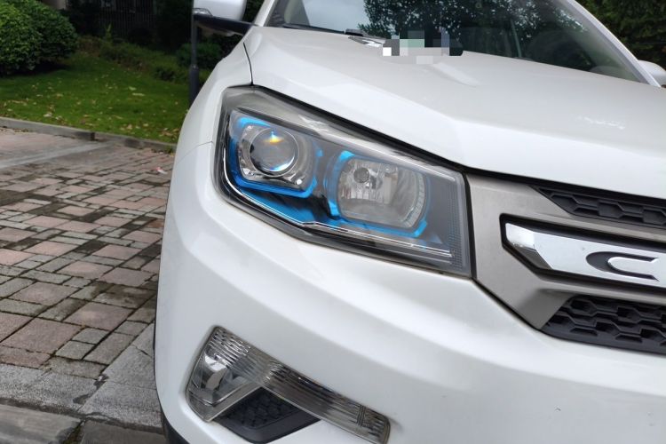 Used CHANGAN CS75 2014 2.0L Manual Luxury Version China IV Standard Right Front Headlight