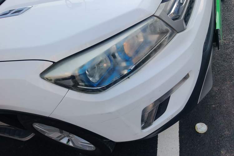 Used CHANGAN CS75 2014 2.0L Manual Luxury Version China IV Standard Right Front Headlight