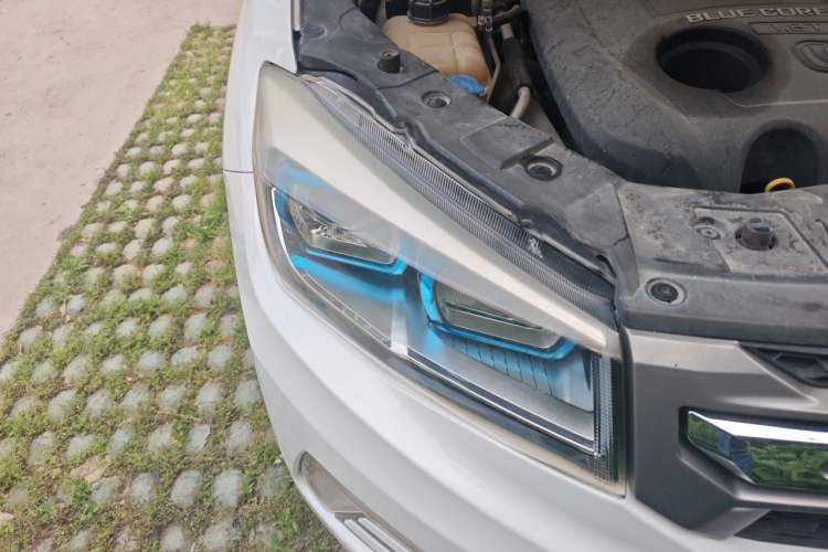 Used CHANGAN CS75 2014 1.8T Automatic Elite Model China IV Standard Right Front Headlight