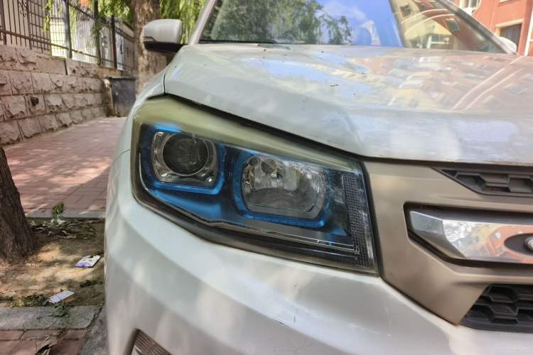 Used CHANGAN CS75 2014 2.0L Manual Luxury Version China IV Standard Right Front Headlight