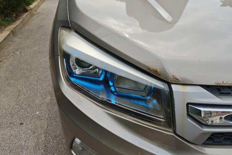 Used CHANGAN CS75 2014 2.0L Manual Luxury Version China IV Standard Right Front Headlight