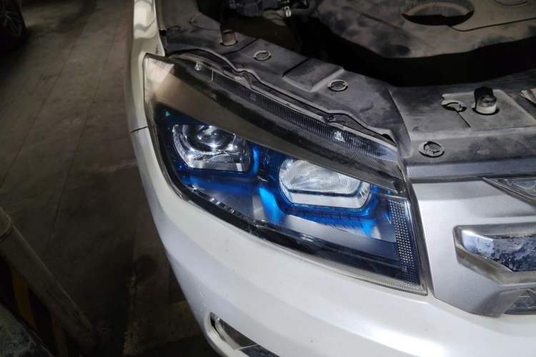 Used CHANGAN CS75 2014 1.8T Automatic Elite Model China IV Standard Right Front Headlight