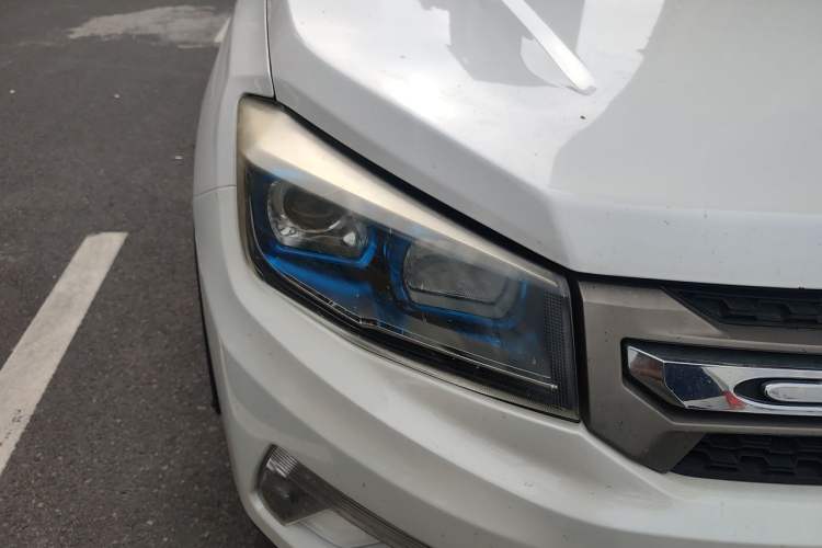 Used CHANGAN CS75 2014 1.8T Automatic Prestige Model China IV Standard Right Front Headlight