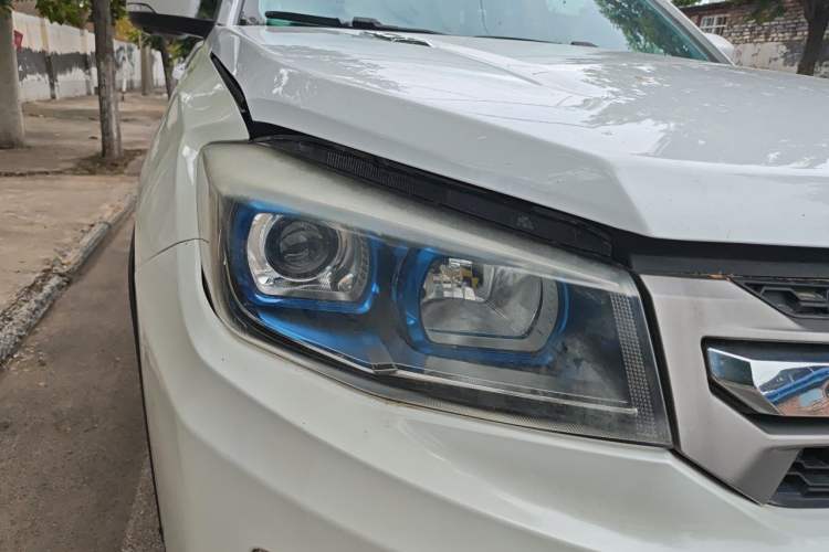 Used CHANGAN CS75 2014 2.0L Manual Leading Version China IV Standard Right Front Headlight