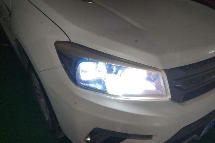 Used CHANGAN CS75 2014 1.8T Automatic Elite Model China IV Standard Right Front Headlight