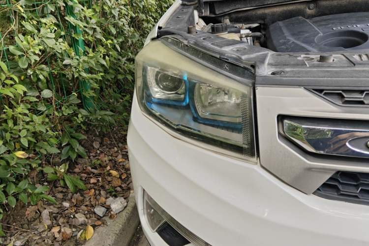 Used CHANGAN CS75 2014 1.8T Automatic Prestige Model China IV Standard Right Front Headlight