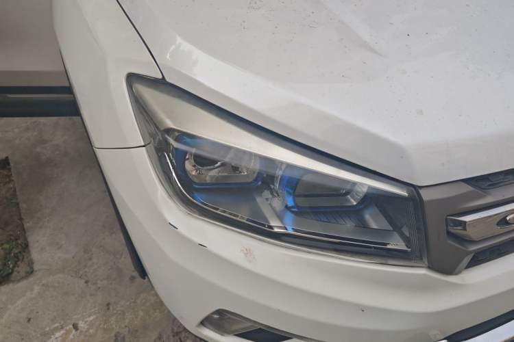 Used CHANGAN CS75 2014 1.8T Automatic Elite Model China IV Standard Right Front Headlight
