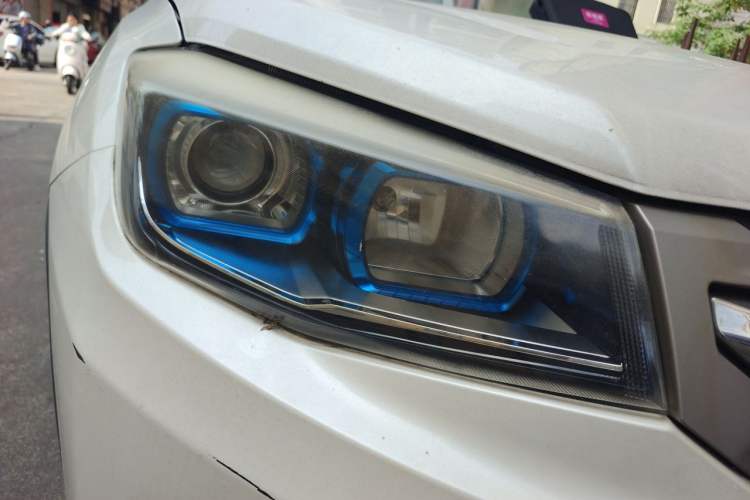 Used CHANGAN CS75 2014 2.0L Manual Luxury Version China IV Standard Right Front Headlight