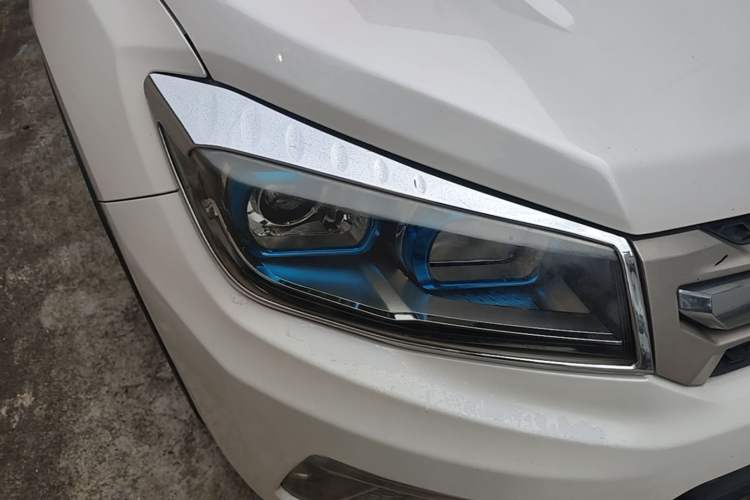 Used CHANGAN CS75 2014 2.0L Manual Leading Version China IV Standard Right Front Headlight