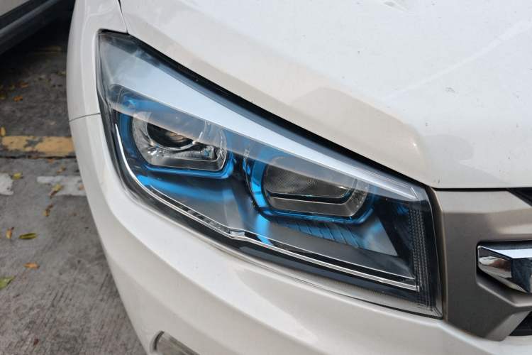 Used CHANGAN CS75 2014 1.8T Automatic Elite Version China V Standard Right Front Headlight