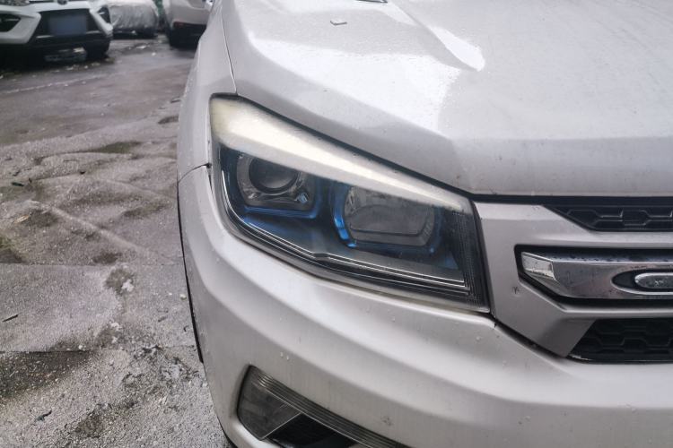 Used CHANGAN CS75 2014 2.0L Manual Luxury Version China V Standard Right Front Headlight