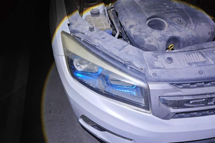 Used CHANGAN CS75 2014 2.0L Manual Luxury Version China V Standard Right Front Headlight