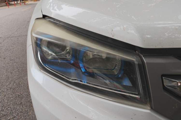 Used CHANGAN CS75 2014 2.0L Manual Luxury Version China IV Standard Right Front Headlight
