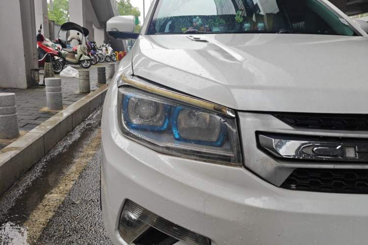Used CHANGAN CS75 2014 1.8T Automatic Elite Model China IV Standard Right Front Headlight