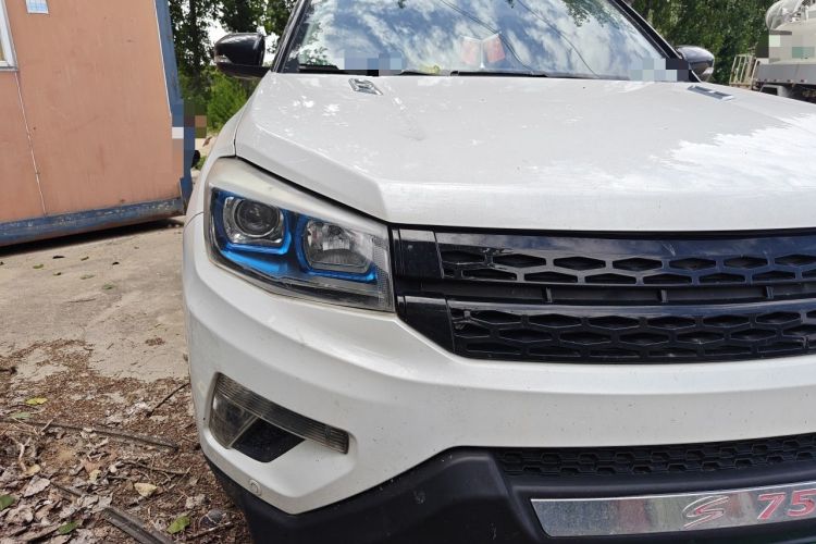 Used CHANGAN CS75 2014 1.8T Automatic Elite Version China V Standard Right Front Headlight