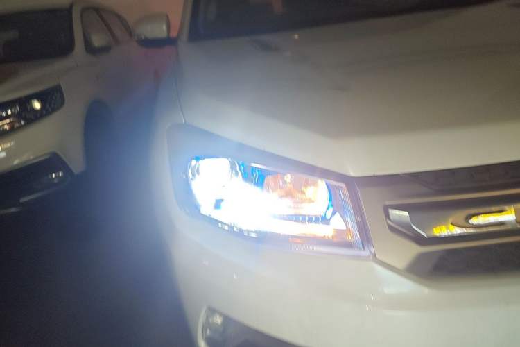 Used CHANGAN CS75 2014 1.8T Automatic Elite Model China IV Standard Right Front Headlight