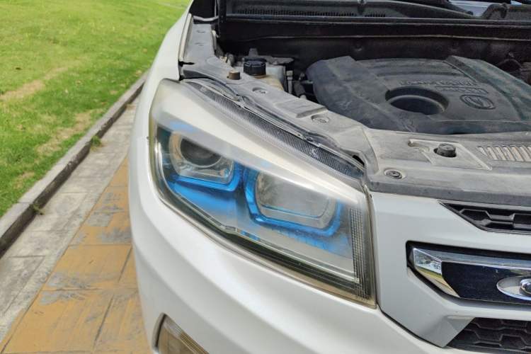 Used CHANGAN CS75 2014 2.0L Manual Luxury Version China IV Standard Right Front Headlight