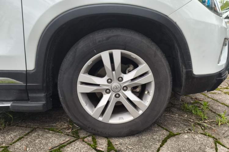 Used CHANGAN CS75 2014 1.8T Automatic Prestige Model China IV Standard Right Front Wheel Hub