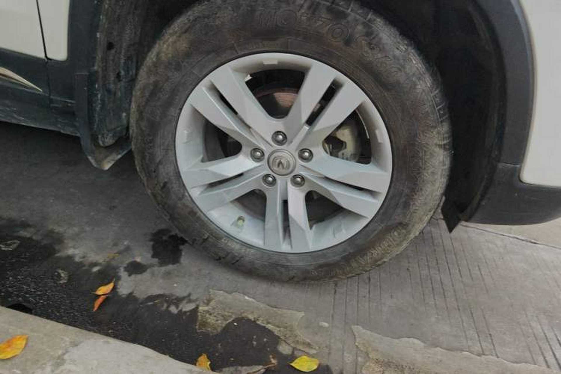 Used CHANGAN CS75 2014 2.0L Manual Leading Version China IV Standard Right Front Wheel Hub