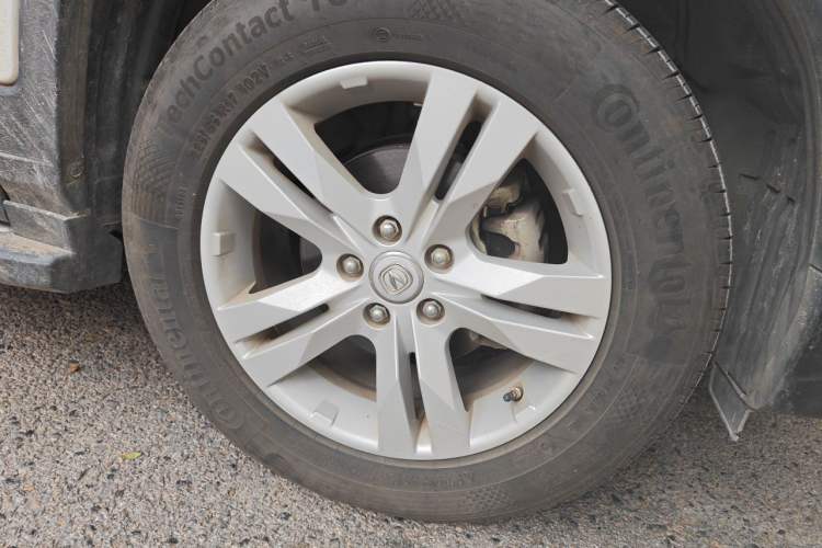 Used CHANGAN CS75 2014 2.0L Manual Luxury Version China IV Standard Right Front Wheel Hub