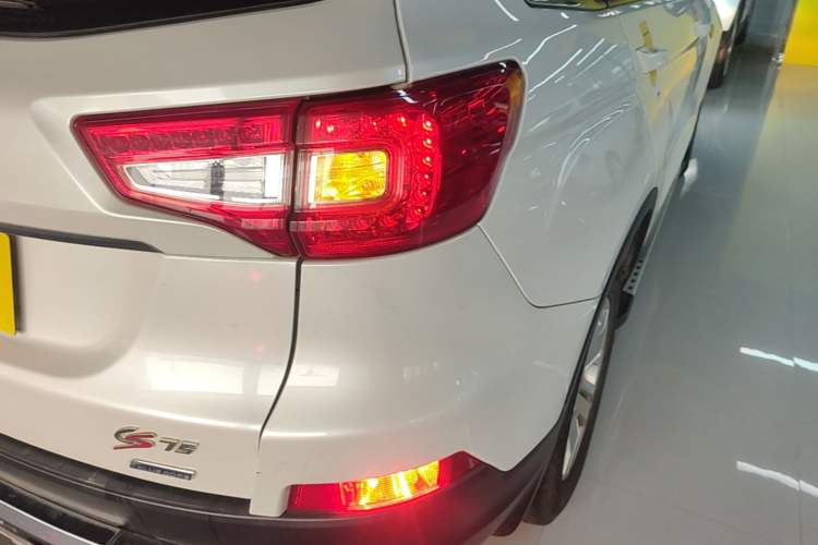 Used CHANGAN CS75 2014 1.8T Automatic Elite Model China IV Standard Right Rear Taillight