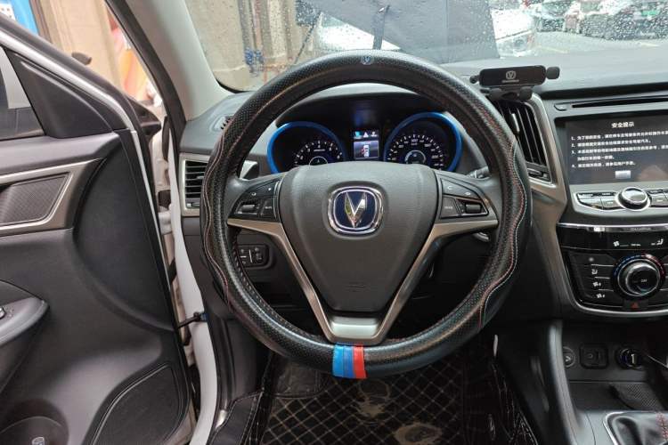 Used CHANGAN CS75 2014 2.0L Manual Leading Version China IV Standard Steering Wheel