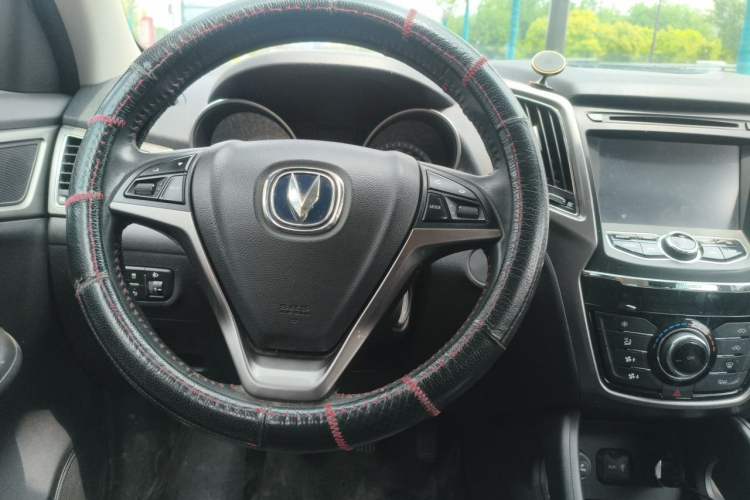 Used CHANGAN CS75 2014 2.0L Manual Luxury Version China IV Standard Steering Wheel