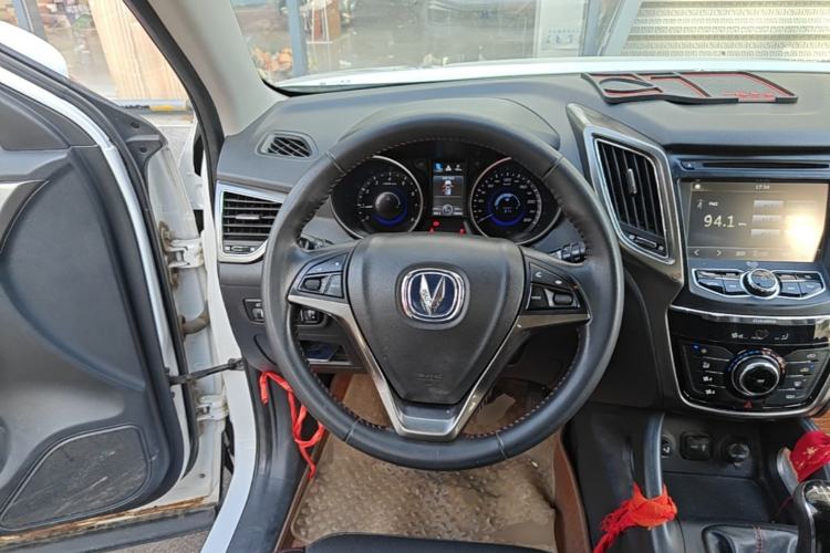 Used CHANGAN CS75 2014 2.0L Manual Leading Version China IV Standard Steering Wheel