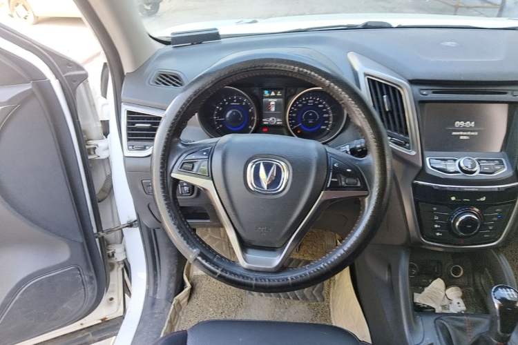 Used CHANGAN CS75 2014 2.0L Manual Leading Version China IV Standard Steering Wheel