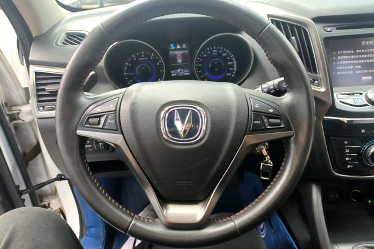 Used CHANGAN CS75 2014 2.0L Manual Luxury Version China IV Standard Steering Wheel