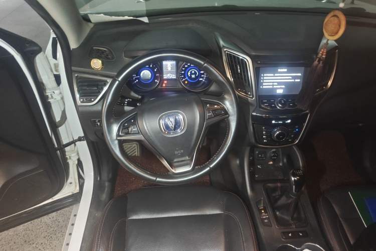 Used CHANGAN CS75 2014 2.0L Manual Leading Version China IV Standard Steering Wheel