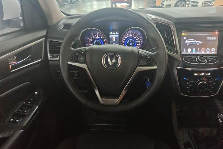 Used CHANGAN CS75 2014 2.0L Manual Luxury Version China V Standard Steering Wheel