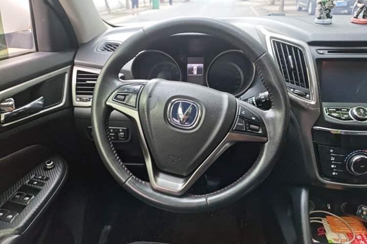 Used CHANGAN CS75 2014 2.0L Manual Leading Version China IV Standard Steering Wheel