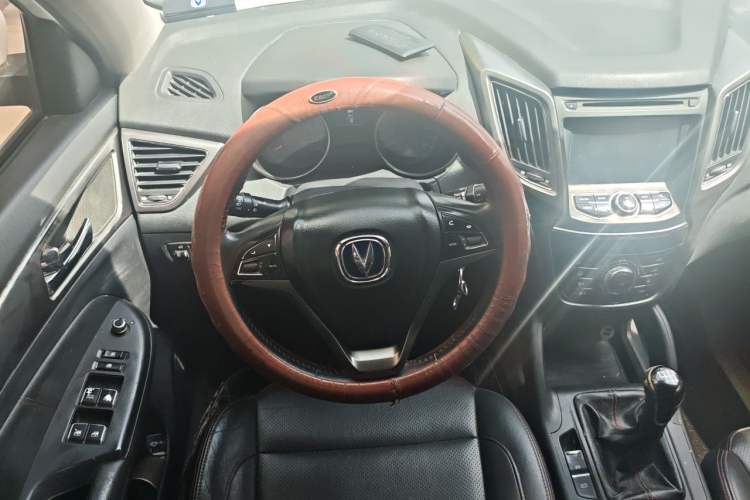 Used CHANGAN CS75 2014 2.0L Manual Luxury Version China IV Standard Steering Wheel
