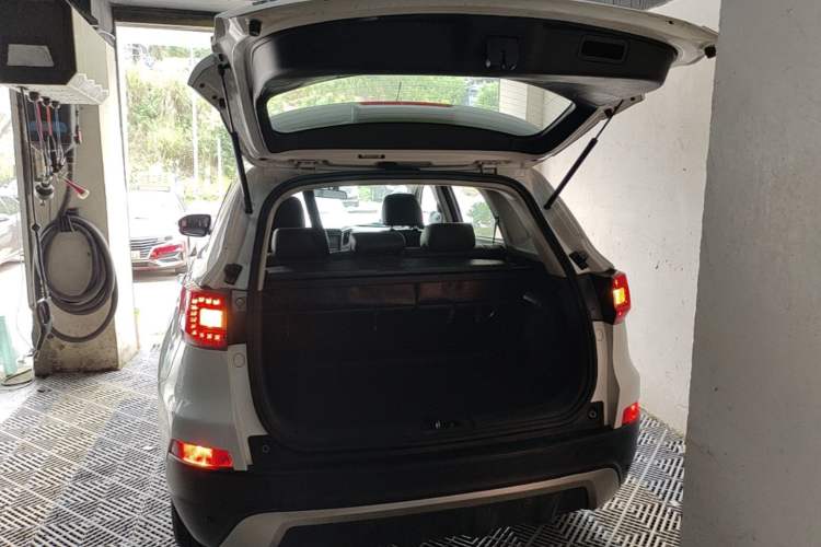 Used CHANGAN CS75 2014 1.8T Automatic Prestige Model China IV Standard Trunk