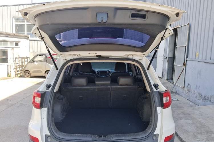 Used CHANGAN CS75 2014 2.0L Manual Leading Version China IV Standard Trunk