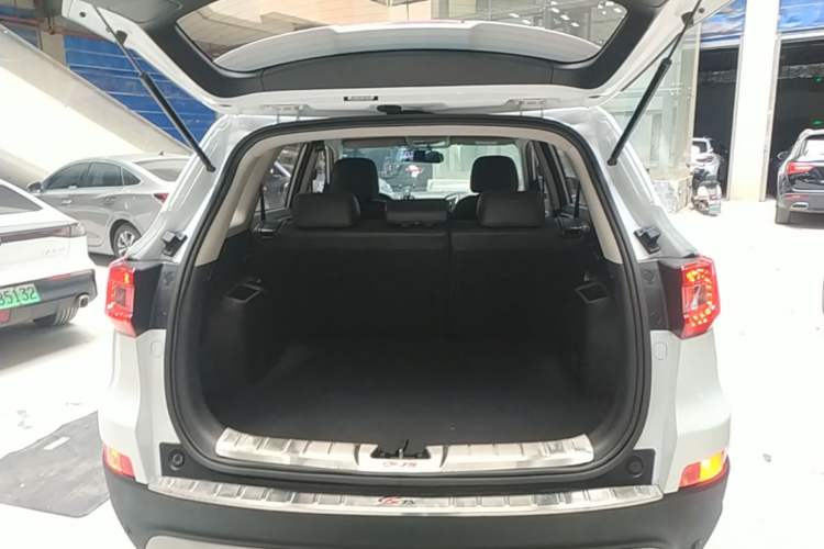 Used CHANGAN CS75 2014 1.8T Automatic Elite Model China IV Standard Trunk