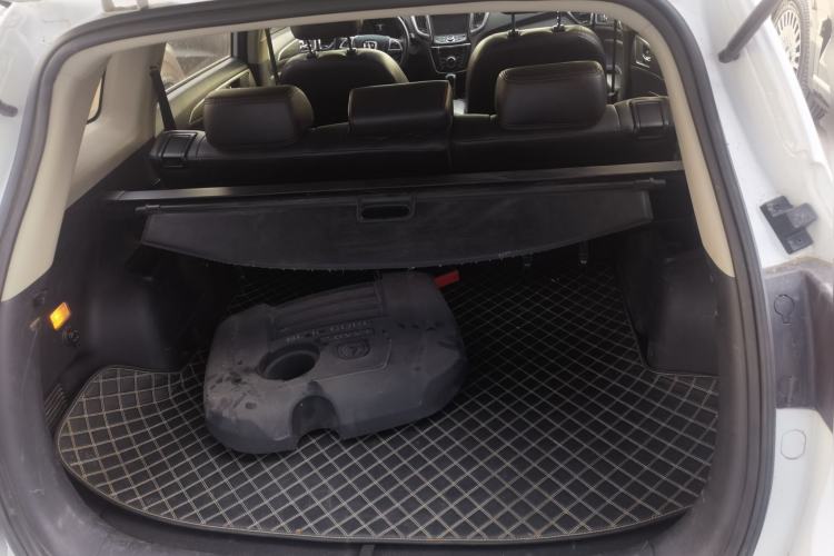 Used CHANGAN CS75 2014 2.0L Manual Comfort Version China V Standard Trunk