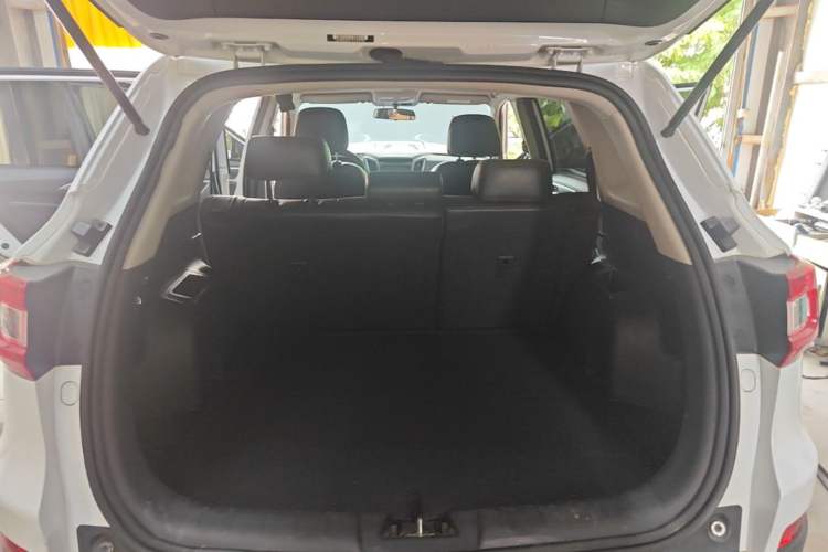 Used CHANGAN CS75 2014 2.0L Manual Luxury Version China IV Standard Trunk