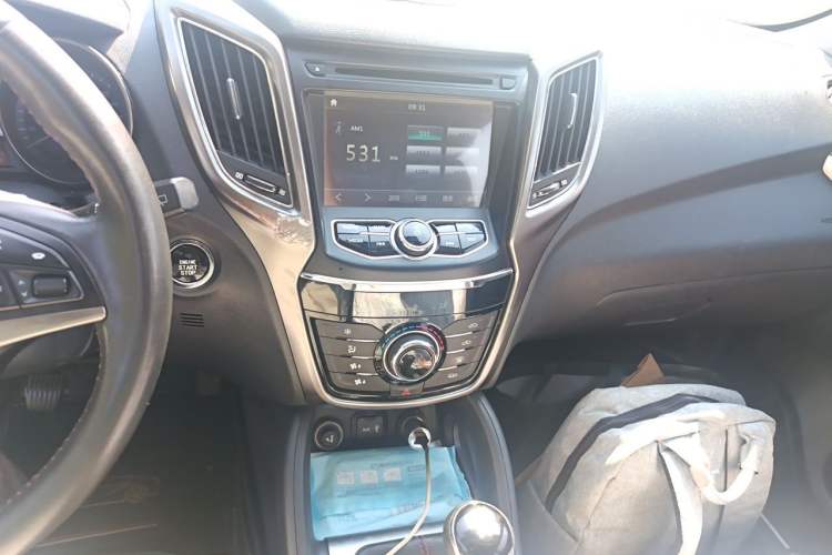 Used CHANGAN CS75 2014 2.0L Manual Leading Version China IV Standard Audio And AC Panel