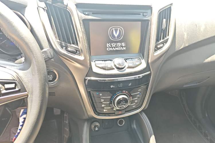 Used CHANGAN CS75 2014 1.8T Automatic Elite Model China IV Standard Audio And AC Panel