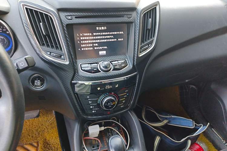 Used CHANGAN CS75 2014 1.8T Automatic Elite Model China IV Standard Audio And AC Panel